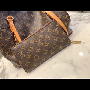 Louis Vuitton Monogram Zippy Wallet